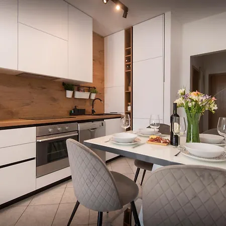 Petado Apartment Split